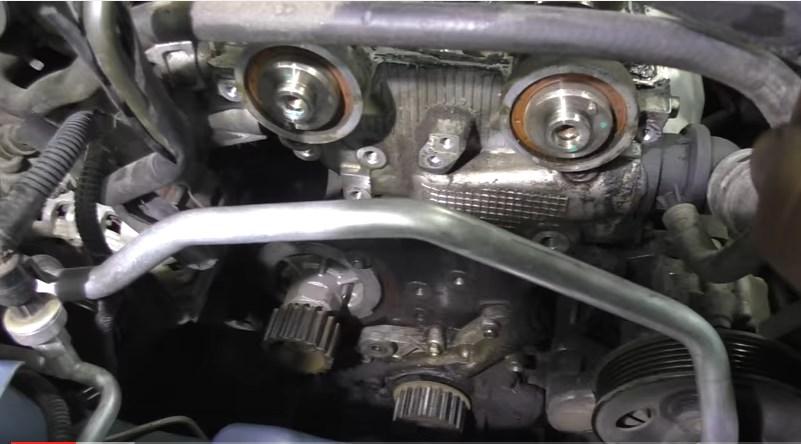 двигатель сбоку без ремня ГРМ