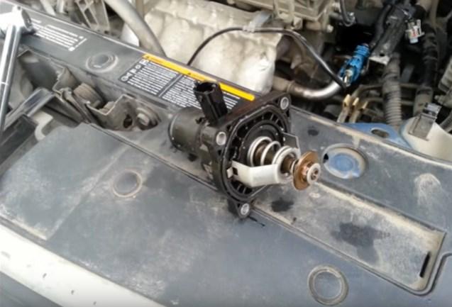 термостат системы охлаждения двигателя