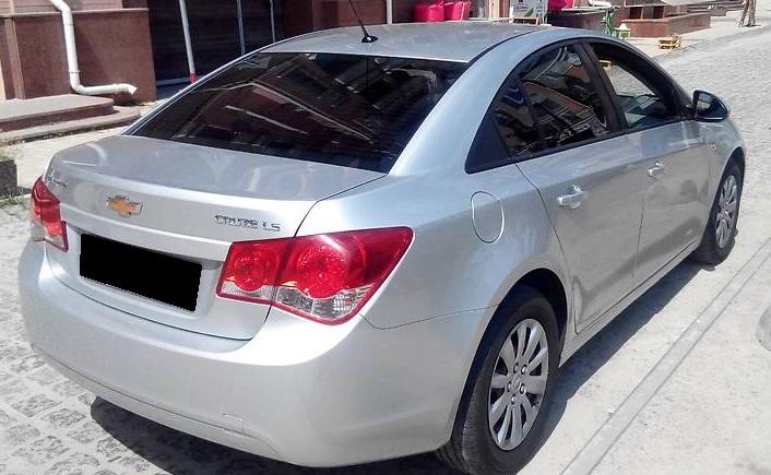 серый Шевроле Круз