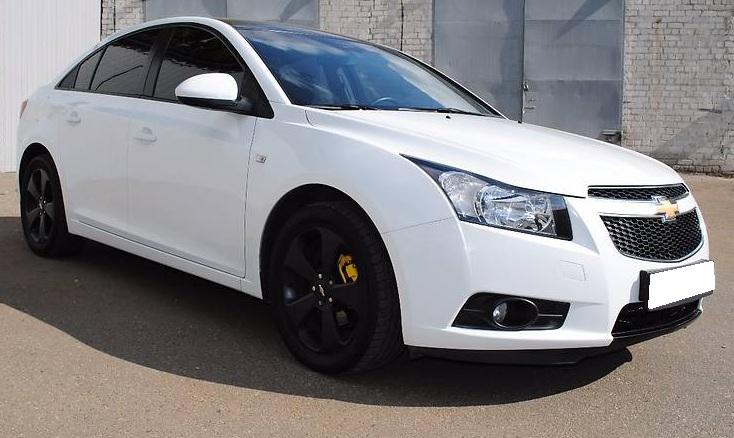 белый Шевроле Круз