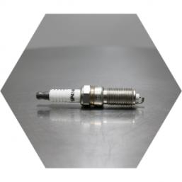 Новая свеча зажигания готова к монтажу