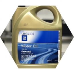 Оригинальное моторное масло готово к заливке