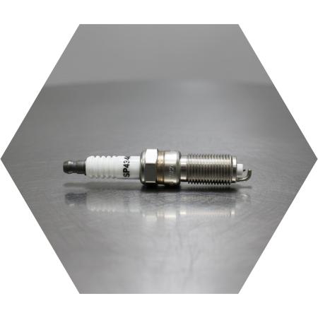 Новая свеча зажигания готова к монтажу