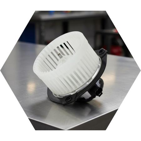 Новый моторчик печки готов к монтажу